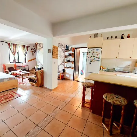 - Sleeps 2 - Balcony - Pets Ok Apartamento