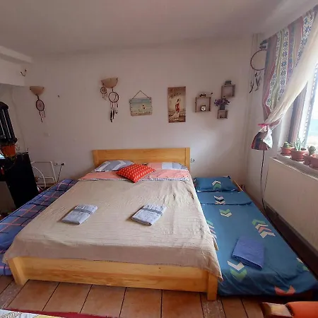 - Sleeps 2 - Balcony - Pets Ok