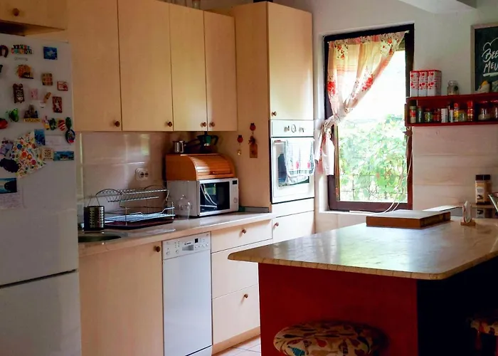 - Sleeps 2 - Balcony - Pets Ok Apartman