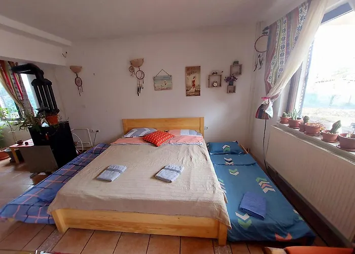 - Sleeps 2 - Balcony - Pets Ok